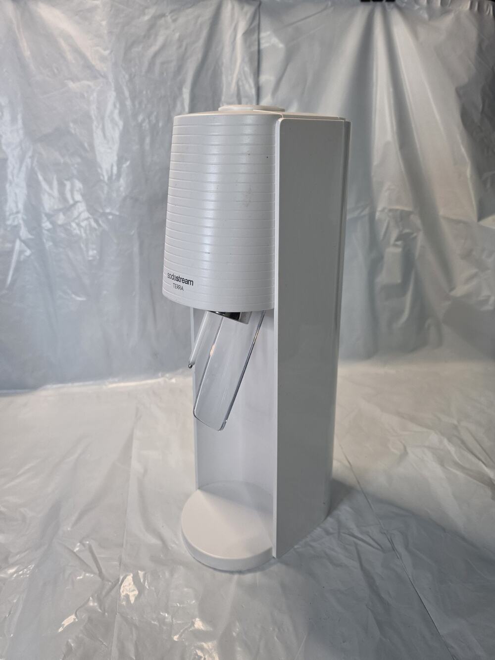 SodaStream Terra Sparkling Water Soda Fizz Maker White With CO2 Bottle Clean
